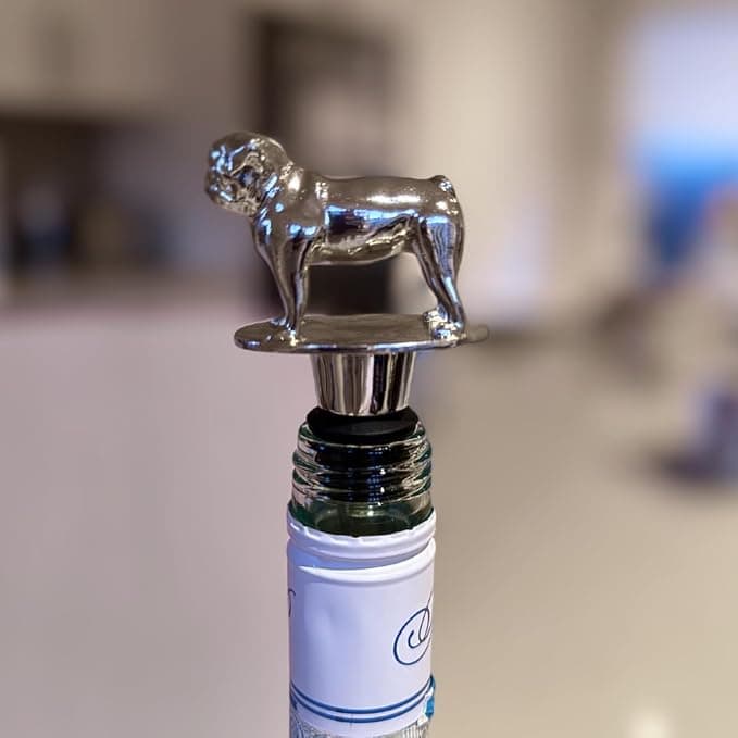 Chic Pug Wine Stopper - Smooth Silver Luxury Finish – Funny Elegant Dog Gift for Women, Men, Hostess, Home Bar, Whiskey, Champagne, Prosecco, Kitchen Decor Accessory