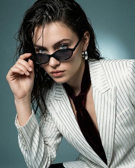 Vcarsian Retro Oval Sunglasses for Women Polarized Trendy Small Cat Eye TR90 Sun Glasses with UV400 Protection